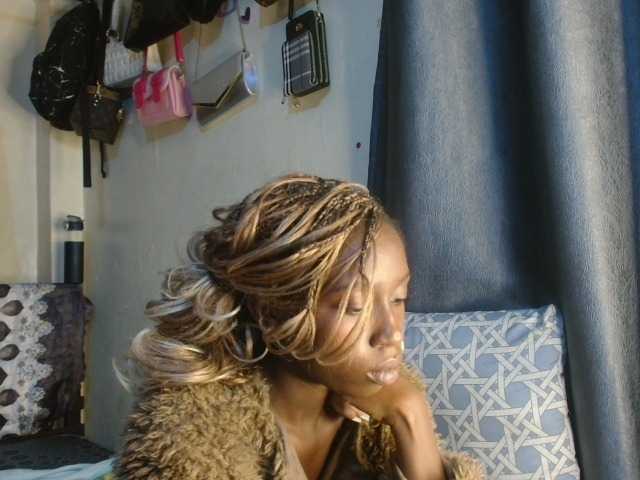 Boughie-birdy live webcam show