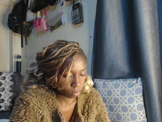 Boughie-birdy live webcam show