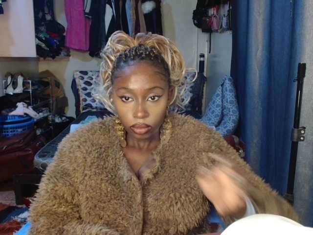 Boughie-birdy live webcam show