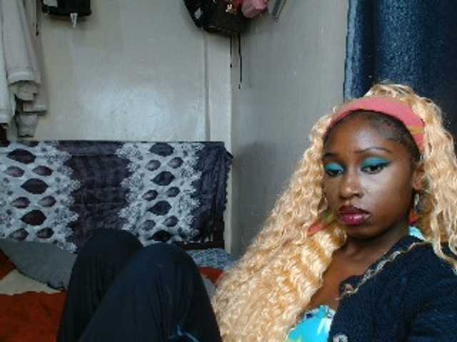 Boughie-birdy live cam on BongaCams