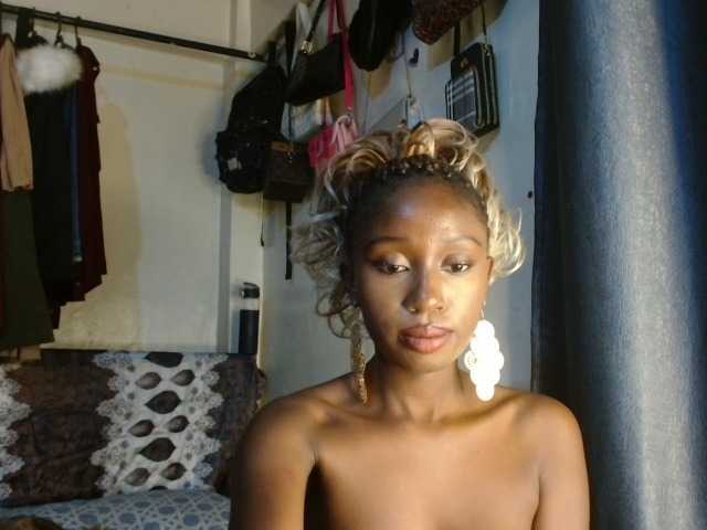 Boughie-birdy live webcam show