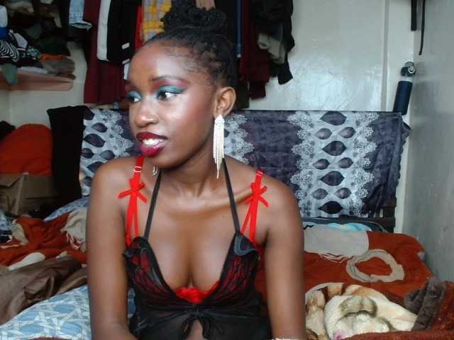 Boughie-birdy live cam on BongaCams