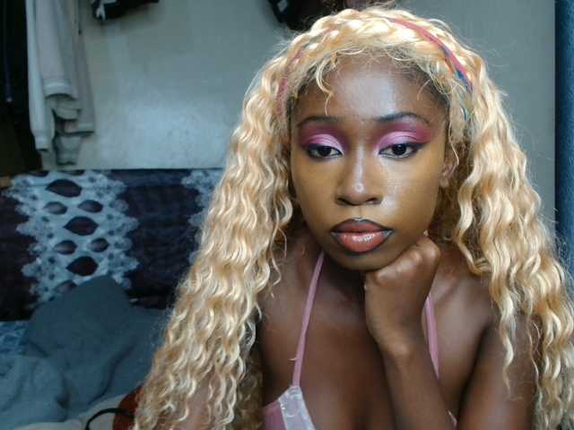 Boughie-birdy live cam on BongaCams