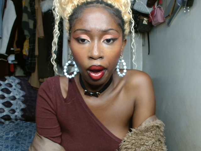 Boughie-birdy live cam on BongaCams