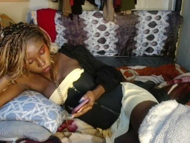 Boughie-birdy live webcam show