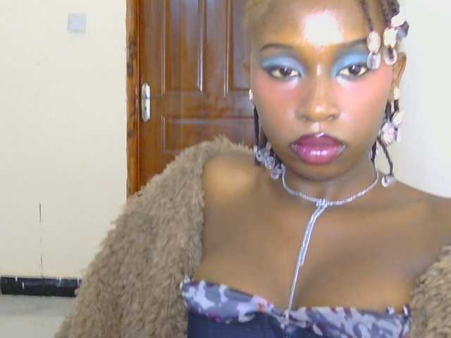 Boughie-birdy live cam on BongaCams