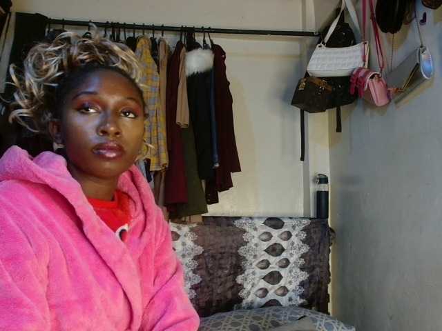 Boughie-birdy live cam on BongaCams