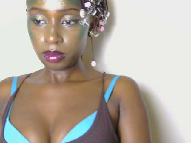 Boughie-birdy live cam on BongaCams