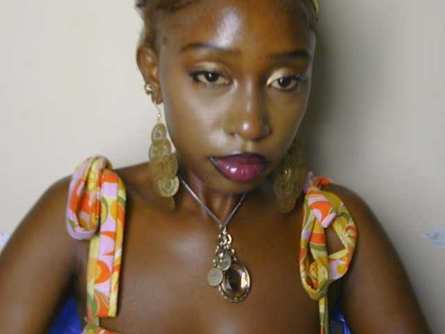 Boughie-birdy live cam on BongaCams