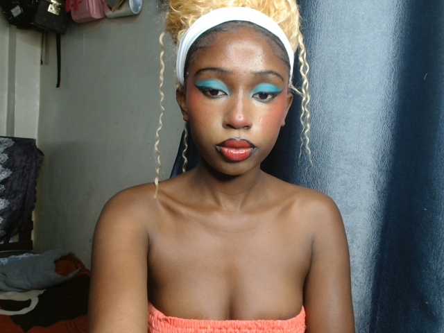 Boughie-birdy live cam on BongaCams