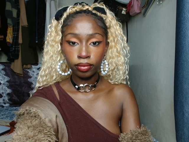 Boughie-birdy live cam on BongaCams