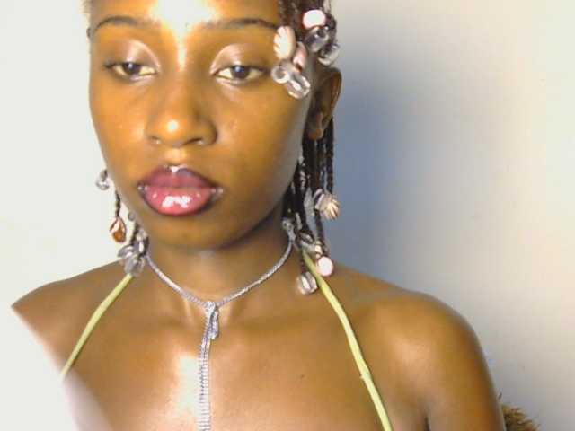 Boughie-birdy live cam on BongaCams