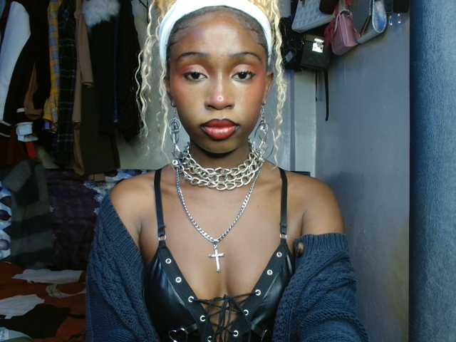 Boughie-birdy live cam on BongaCams