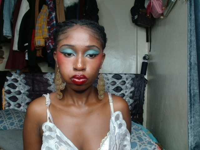 Boughie-birdy live cam on BongaCams