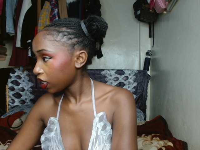 Boughie-birdy live cam on BongaCams