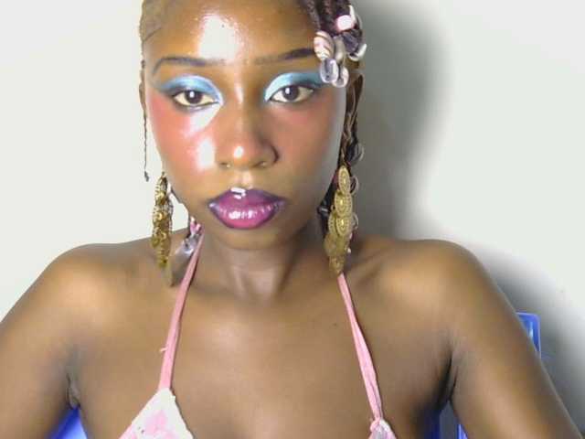 Boughie-birdy live cam on BongaCams