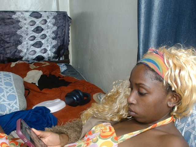 Boughie-birdy live cam on BongaCams