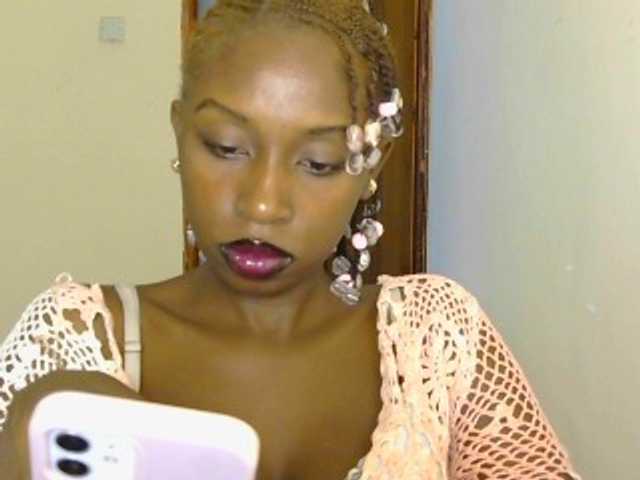 Boughie-birdy live cam on BongaCams