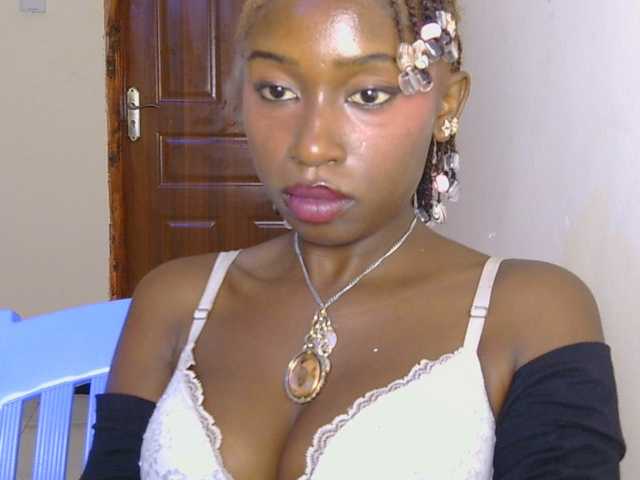 Boughie-birdy live cam on BongaCams