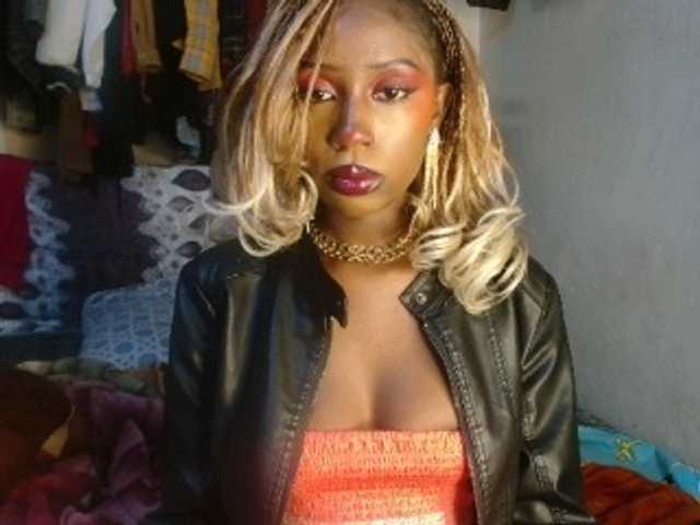 Boughie-birdy live cam on BongaCams