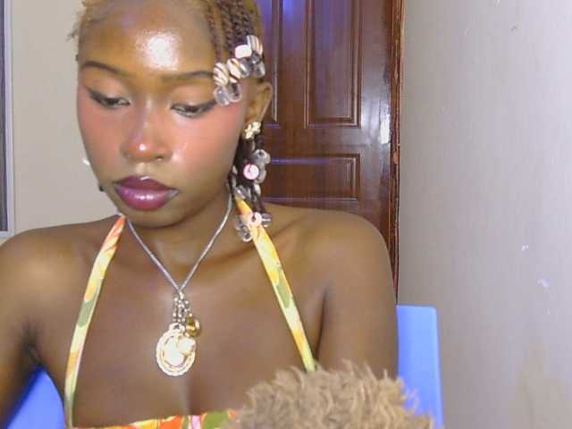 Boughie-birdy live cam on BongaCams
