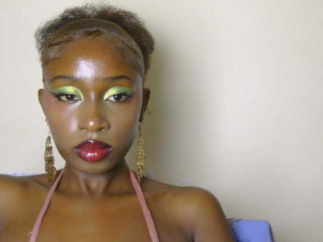 Boughie-birdy live cam on BongaCams