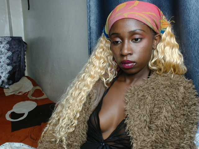 Boughie-birdy live cam on BongaCams