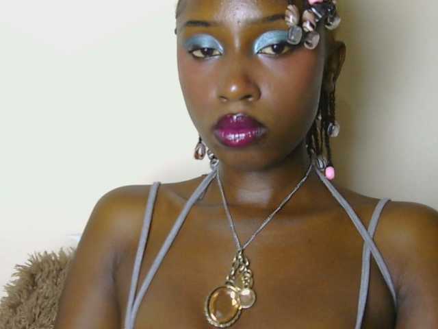 Boughie-birdy live cam on BongaCams