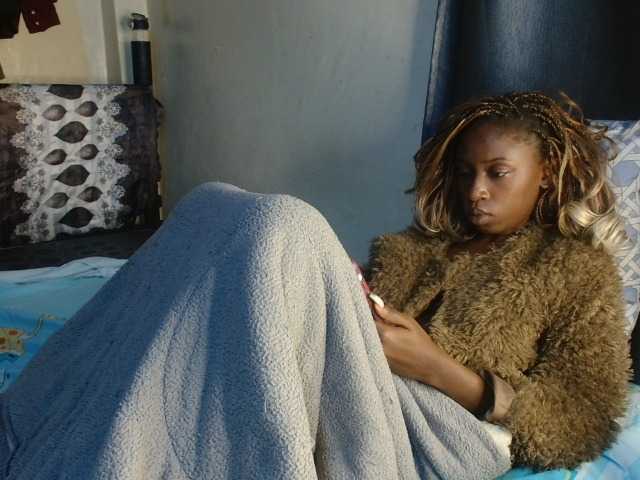 Boughie-birdy live webcam show