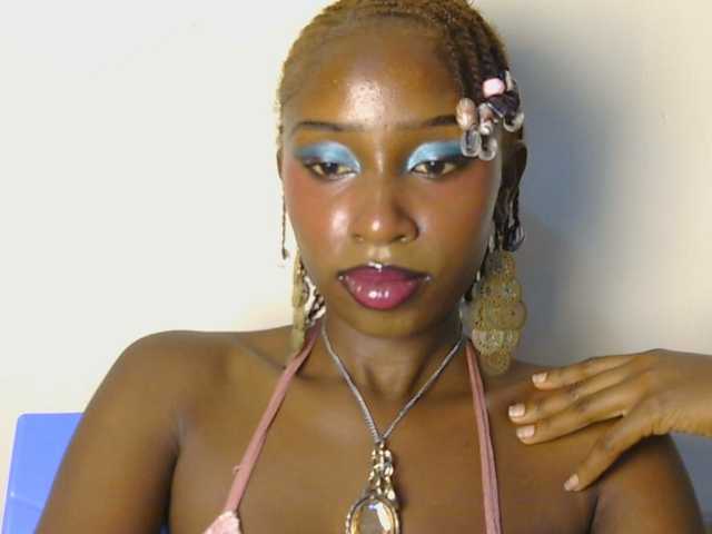 Boughie-birdy live cam on BongaCams