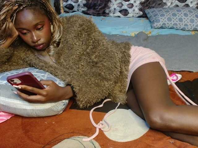 Boughie-birdy live cam on BongaCams