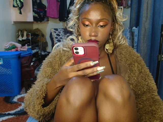 Boughie-birdy live webcam show