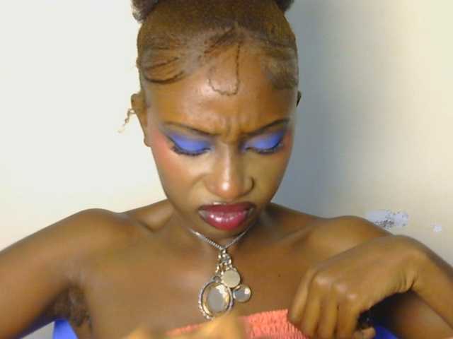 Boughie-birdy live cam on BongaCams