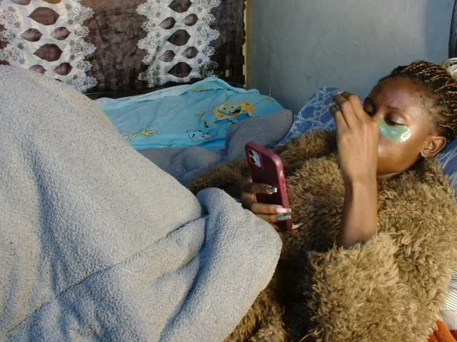Boughie-birdy live webcam show