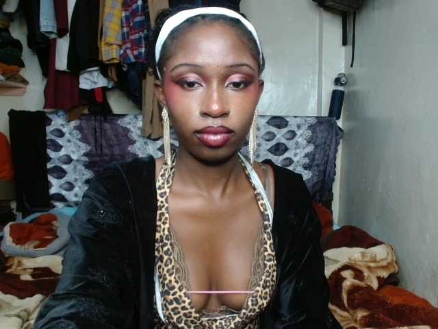 Boughie-birdy live cam on BongaCams