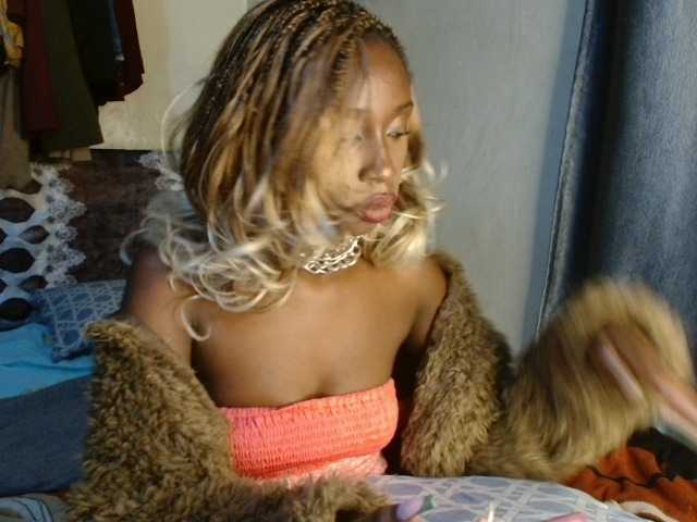 Boughie-birdy live webcam show