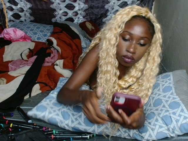 Boughie-birdy live cam on BongaCams