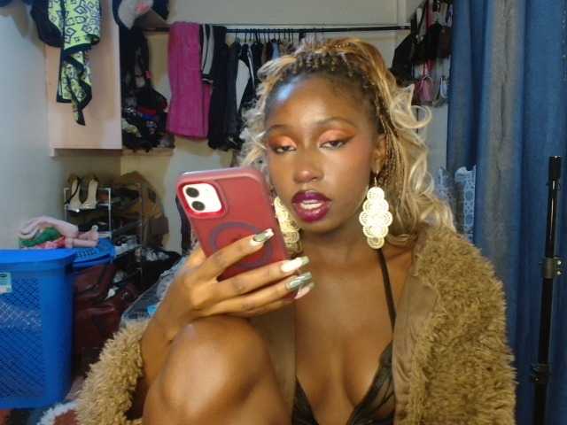 Boughie-birdy live webcam show