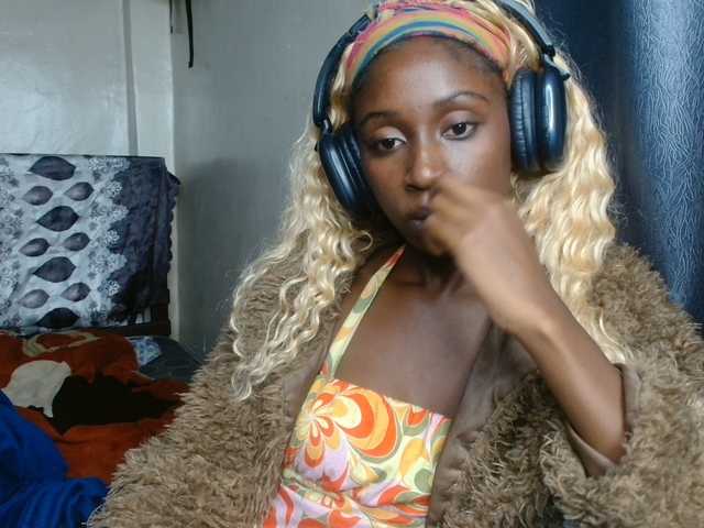 Boughie-birdy — live female cam
