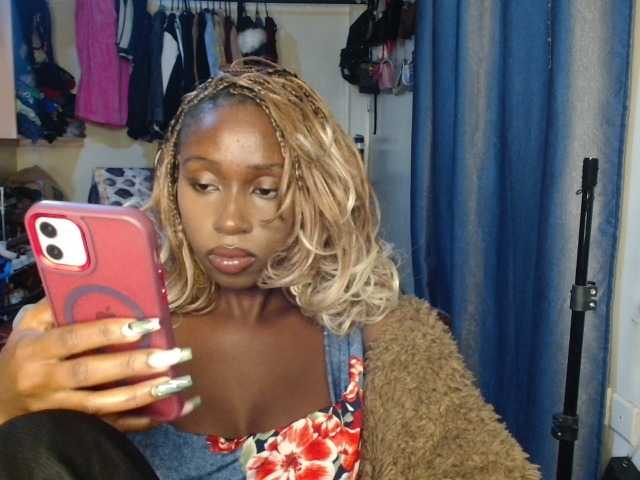 Boughie-birdy live webcam show