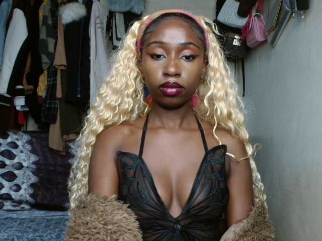 Boughie-birdy live cam on BongaCams
