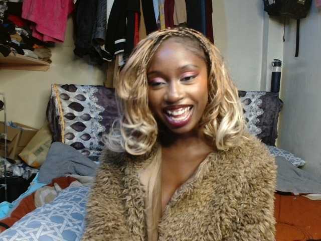 Boughie-birdy live cam on BongaCams