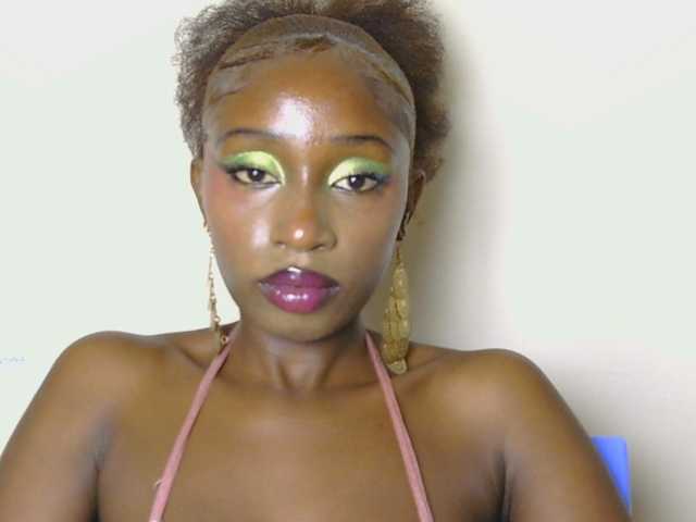 Boughie-birdy live cam on BongaCams