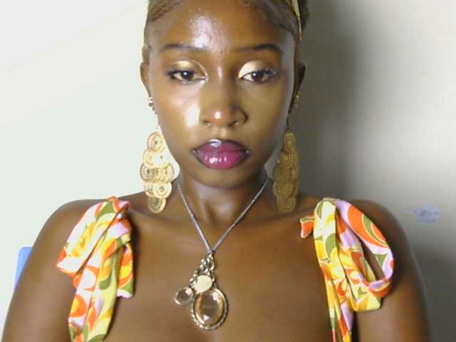 Boughie-birdy live cam on BongaCams