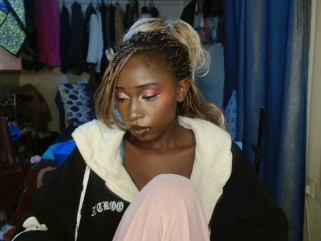Boughie-birdy live webcam show