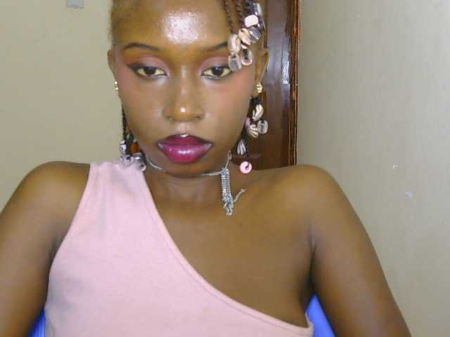 Boughie-birdy live cam on BongaCams