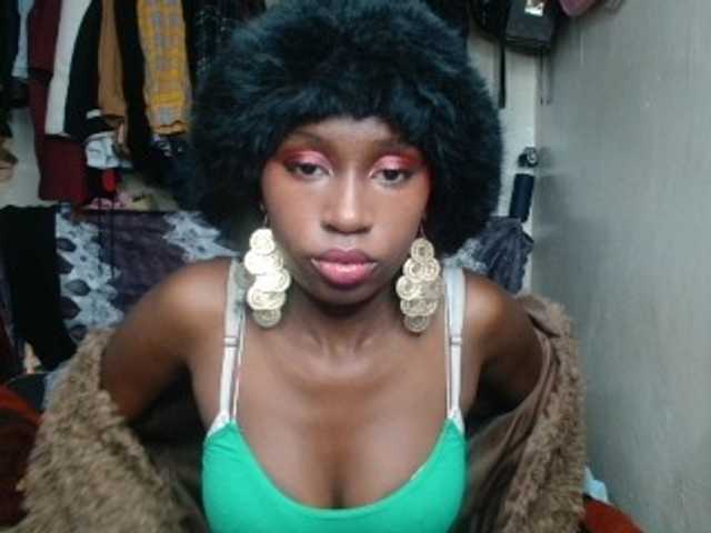 Boughie-birdy live cam on BongaCams