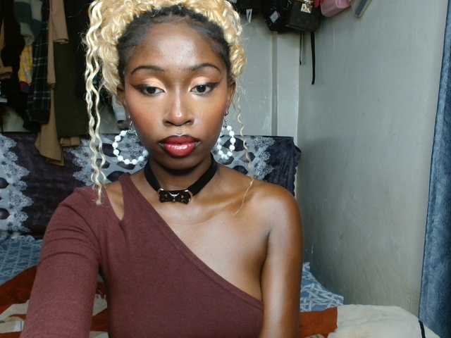 Boughie-birdy live cam on BongaCams