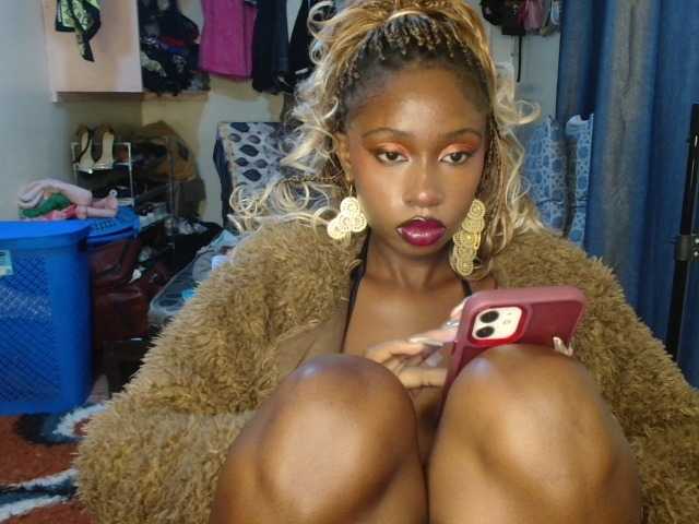 Boughie-birdy live webcam show