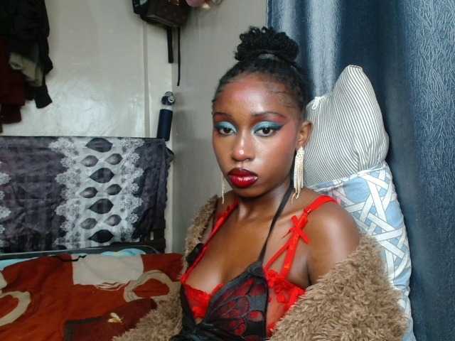 Boughie-birdy live cam on BongaCams